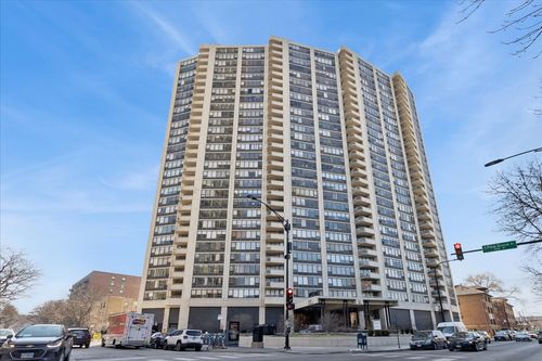 816-3930 N Pine Grove Ave, Chicago, IL, 60613-3357 | Card Image
