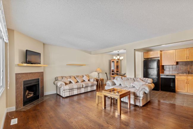 45 Cedar Springs Gardens Sw, Home with 2 bedrooms, 1 bathrooms and 1 parking in Calgary AB | Image 4