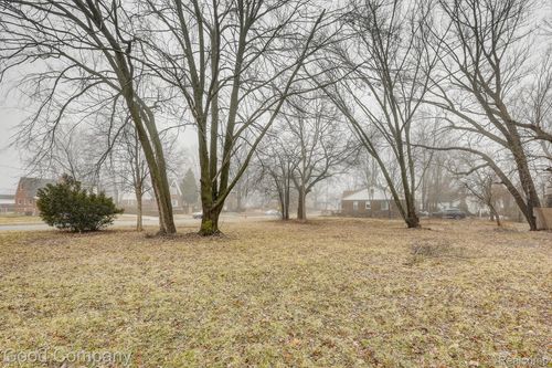 5577 Woodhall St, Detroit, MI, 48224-2134 | Card Image