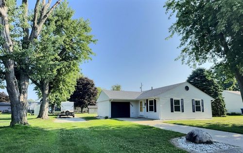 802 W Alice St, Kouts, IN, 46347-9584 | Card Image