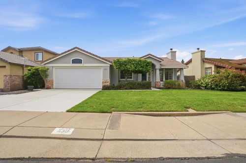 830 Sugar Pine Dr, Lathrop, CA, 95330-9073 | Card Image