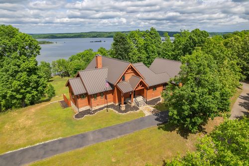 685 River Oaks Dr, Big Sandy, TN, 38221-3197 | Card Image