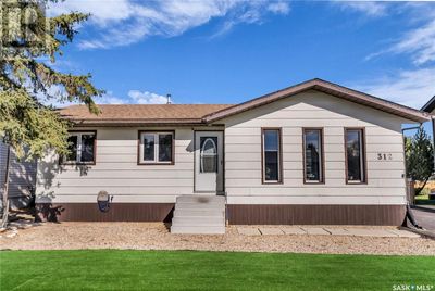 312 7th Ave W, House other with 5 bedrooms, 3 bathrooms and null parking in Watrous SK | Image 2