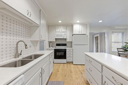 a-10124 96th St, Overland Park, KS, 66212-5137 | Card Image