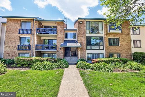7212-10225 Valentino Dr, OAKTON, VA, 22124-2844 | Card Image