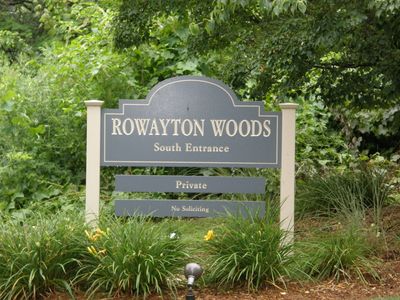 151 - 151 Rowayton Woods Drive, Condo with 3 bedrooms, 2 bathrooms and 1 parking in Norwalk CT | Image 1