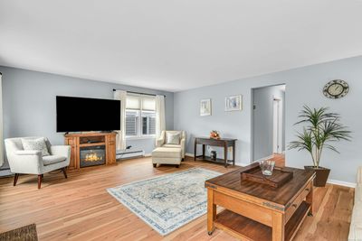 Bright and spacious living room - first floor | Image 2