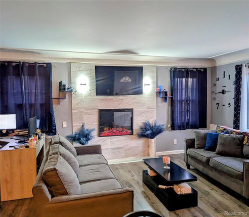 20314 Westhampton Ave, Southfield, MI, 48075-7915 | Card Image