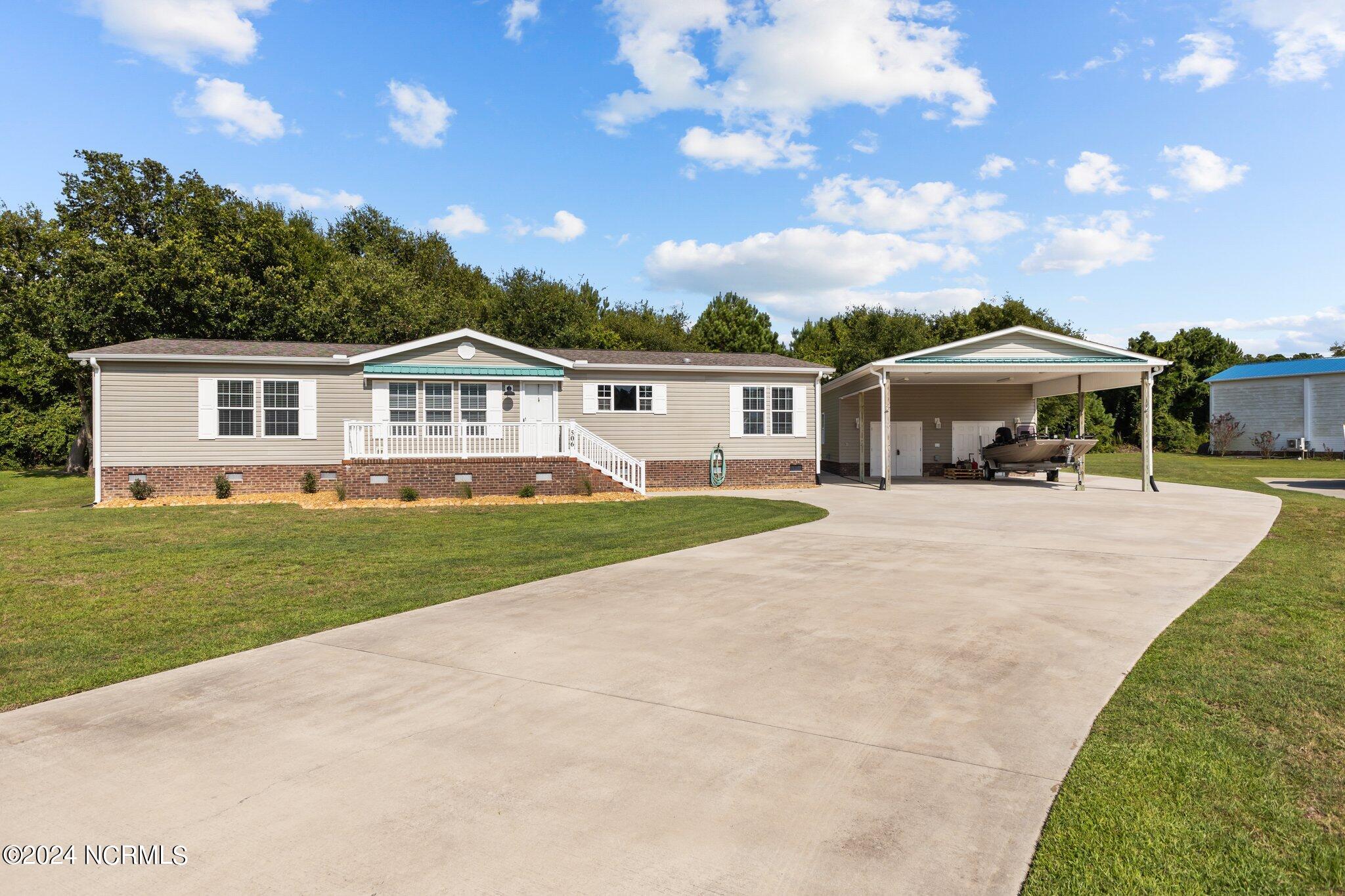 Boaters Ln, Newport, NC 28570