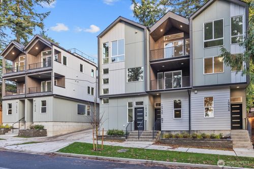 10738 Interlake Ave N, Seattle, WA, 98133-8908 | Card Image