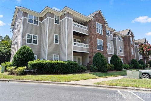 h-9810 Campus Walk Ln, Charlotte, NC, 28262-1909 | Card Image