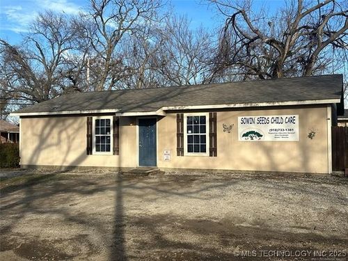 222 Young St, Morris, OK, 74445-4841 | Card Image