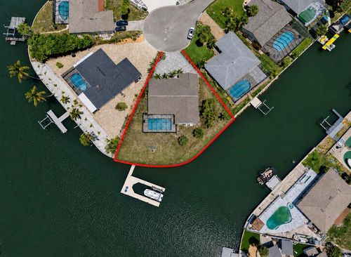6301 Cottonwood Ln, APOLLO BEACH, FL, 33572-2322 | Card Image