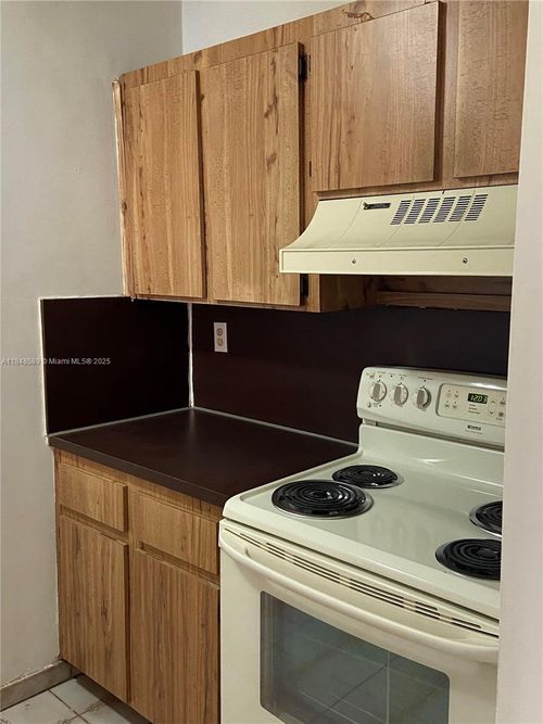 1416-440 E 23rd St, Hialeah, FL, 33013-3941 | Card Image