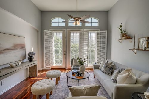 3304-1020 Texas St, Fort Worth, TX, 76102-4594 | Card Image