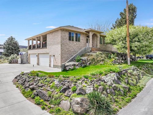 816 River View Dr, Twin Falls, ID, 83301-3013 | Card Image