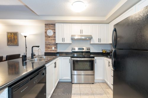 401-35 Hunt Ave, Richmond Hill, ON, L4C4H1 | Card Image