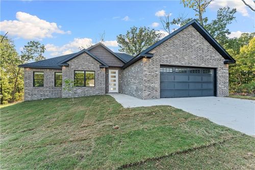 2 Kolman Ln, Bella Vista, AR, 72715-3207 | Card Image