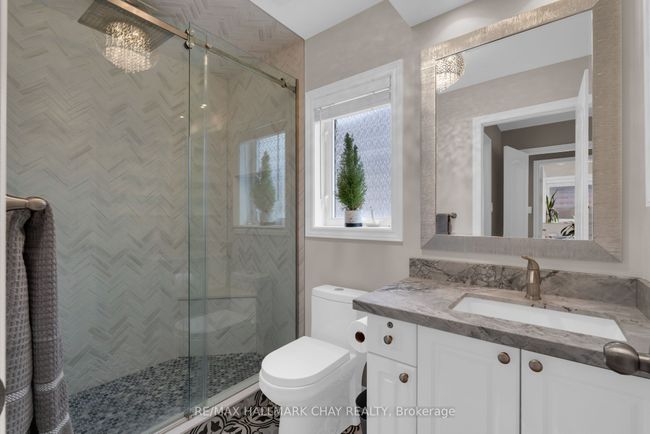 383 Hewitt Cir, House other with 3 bedrooms, 3 bathrooms and 4 parking in Newmarket ON | Image 23