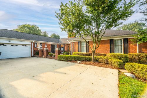 1853 W Bend Dr, Bloomfield Hills, MI, 48302-1210 | Card Image