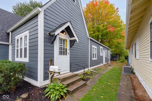 719 E 53rd St, Indianapolis, IN, 46220-3101 | Card Image