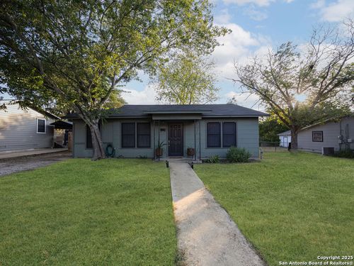 1407 6th St, Floresville, TX, 78114-2365 | Card Image