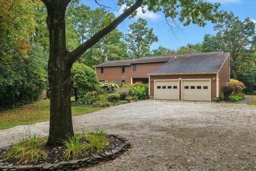63 Phillip Ln, Shelburne, VT, 05482-4418 | Card Image