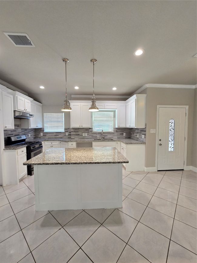 kitchen island | Image 7