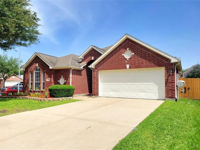 2310 Megellan Point Ln, House other with 4 bedrooms, 2 bathrooms and 2 parking in Pearland TX | Image 4