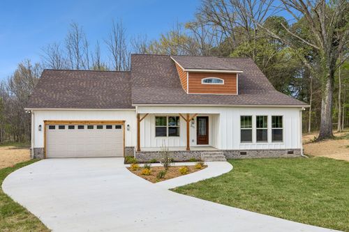 211 Majestic Dr, Decherd, TN, 37324-4052 | Card Image