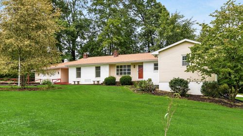 300 Eastlawn Cir, Zanesville, OH, 43701-9490 | Card Image