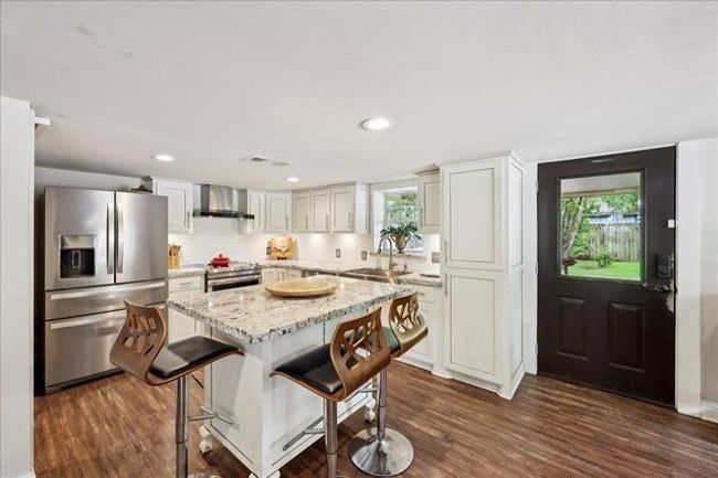 3231 Charles Ave, House other with 3 bedrooms, 2 bathrooms and 2 parking in Groves TX | Image 10