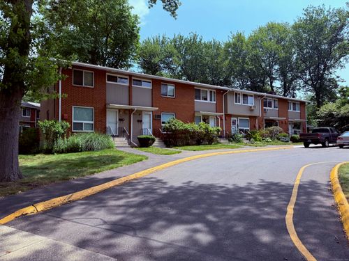 182 Worth Ave, Hamden, CT, 06518-3405 | Card Image