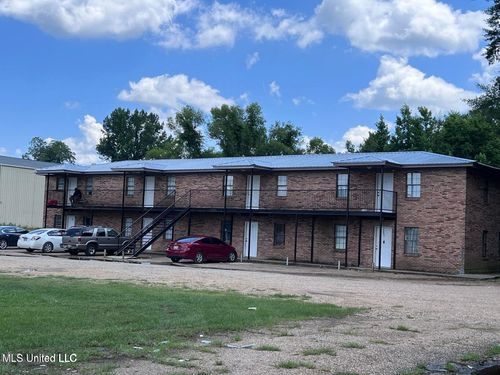 203 9th Ave, Lumberton, MS, 39455-2400 | Card Image