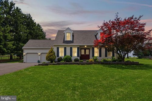 63 W Linfield Trappe Rd, ROYERSFORD, PA, 19468-1807 | Card Image