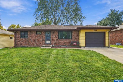 5227 Pawnee Street, Lincoln, NE, 68506 | Card Image