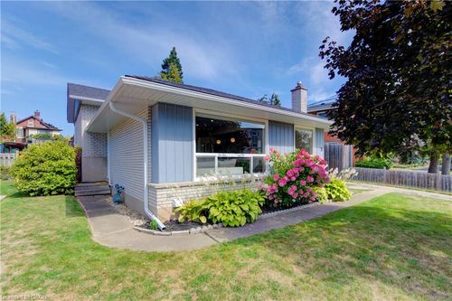 76 Kenwood Dr, Kitchener, ON, N2B3H2 | Card Image