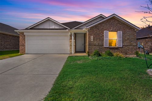 909 Cole St, Howe, TX, 75459-1838 | Card Image