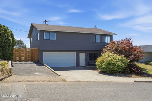 603 Blossom Ln, Zillah, WA, 98953-9627 | Card Image