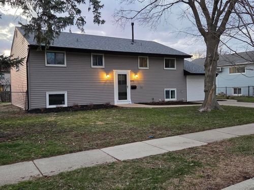 1390 Glen Hill Dr, Glendale Heights, IL, 60139-2740 | Card Image