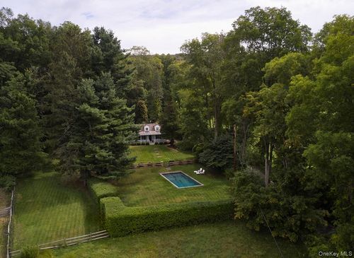 11 Sutton Rd, Millbrook, NY, 12545-5405 | Card Image