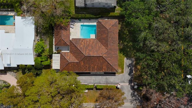 2325 Alhambra Cir, House other with 4 bedrooms, 3 bathrooms and null parking in Coral Gables FL | Image 27