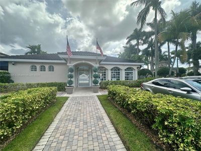 211 - 5600 Nw 114th Pl, Condo with 2 bedrooms, 2 bathrooms and null parking in Doral FL | Image 3