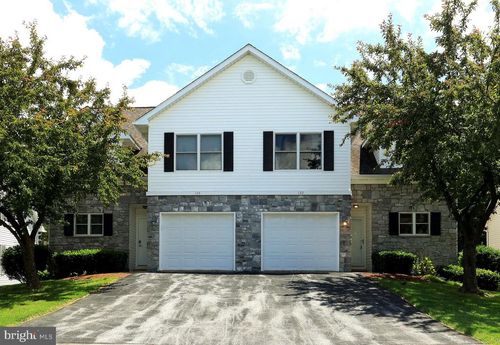 122 Washington Pl, State College, PA, 16801-3201 | Card Image