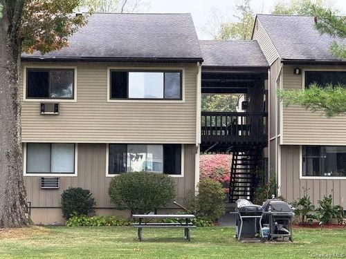 8 Patterson Village Ct, Patterson, NY, 12563-2404 | Card Image