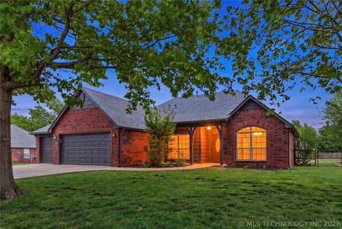 7799 N 162nd East Ct, Owasso, OK, 74055-5881 | Card Image