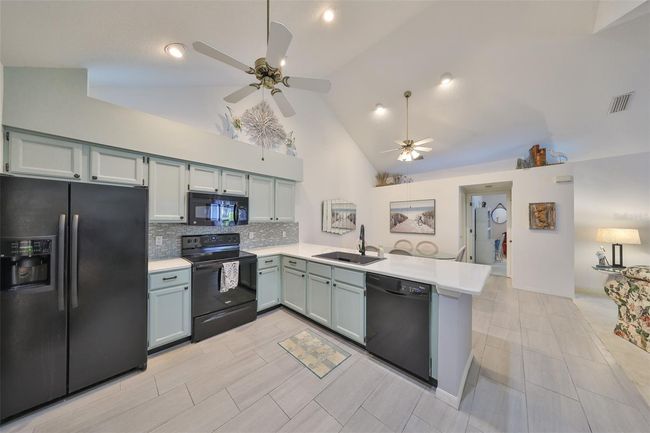 1140 - 1140 Golfview Woods Dr, Condo with 2 bedrooms, 2 bathrooms and null parking in SUN CITY CENTER FL | Image 7
