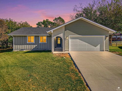 1320 Skyline Cir, Junction City, KS, 66441-4151 | Card Image