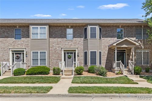 521 Queens Court Place, St Peters, MO, 63376 | Card Image