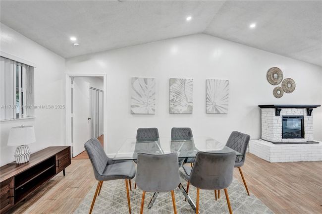 0 - 183 Sunflower Cir, House other with 4 bedrooms, 2 bathrooms and null parking in Royal Palm Beach FL | Image 8